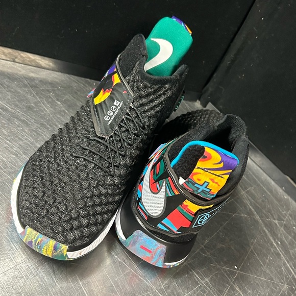 Nike Air Zoom UNVRS Size 8.5 Men - Picture 13 of 15